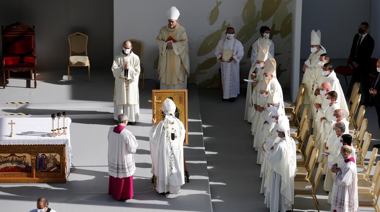 El Papa Francisco oficia una misa en Nicosia (Chipre)