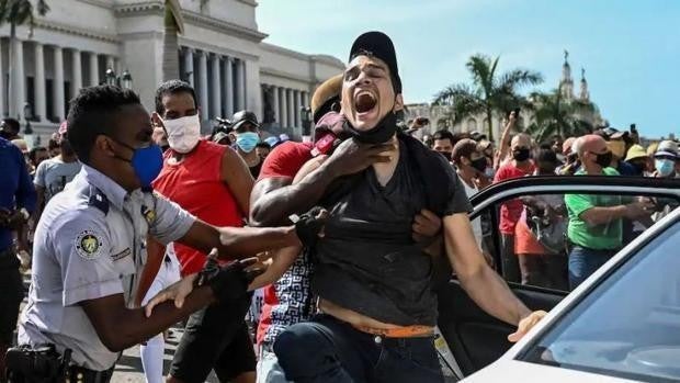 Alrededor de un centenar de cubanos están siendo enjuiciados por las protestas del 11-J