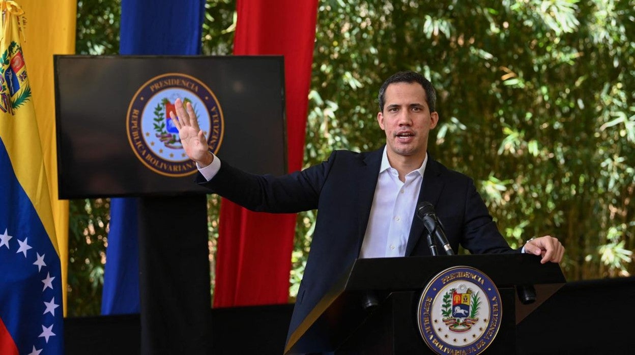 El preisdente del Parlamento y presidente encargado de Venezuela, Juan Guaidó, se organiza para continuar en su cargo en 2022