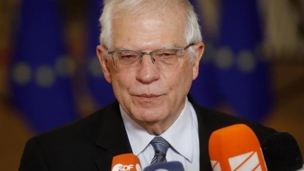 Borrell no seguirá los pasos de EE.UU. de retirar las familias de los diplomáticos de la UE en Ucrania