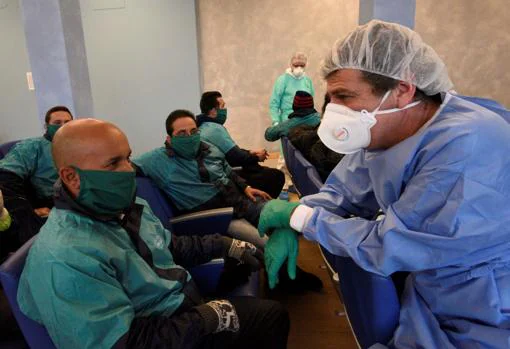 Médicos cubanos llegados a la ciudad de Crema, en la región italiana de Lombardía, en abril de 2020