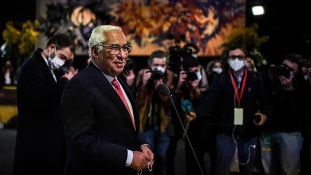 El socialista Costa gana en Portugal pero sin mayoría absoluta, según varios sondeos