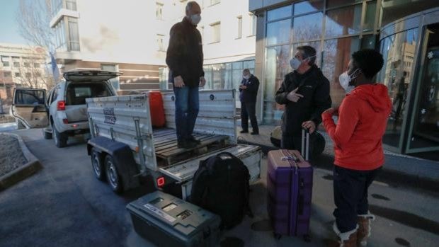 El líder separatista de Donetsk ordena evacuar los civiles a Rusia: «Niños, mujeres y ancianos primero»