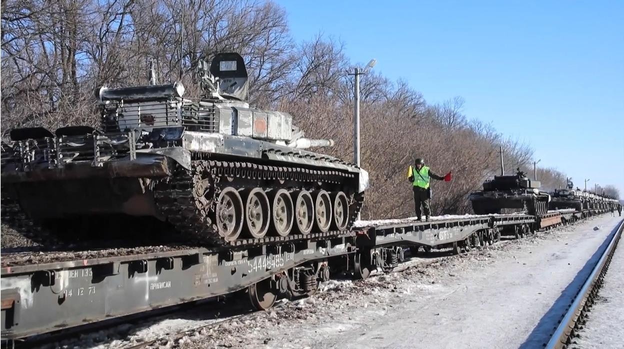 El Ministerio de Defensa de Rusia muestra tanques rusos después de ejercicios conjuntos de las fuerzas armadas