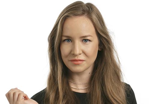 La rusa Inna Afinogenova es subdirectora de la web de RT en español y tiene un canal en Youtube