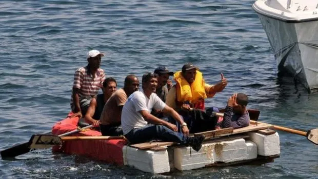 Los cubanos que llegaron a EE.UU. tras el fin de ‘Pies secos, pies mojados’ podrán optar a la residencia