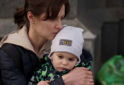 Llanto e incertidumbre en la estación de Leópolis