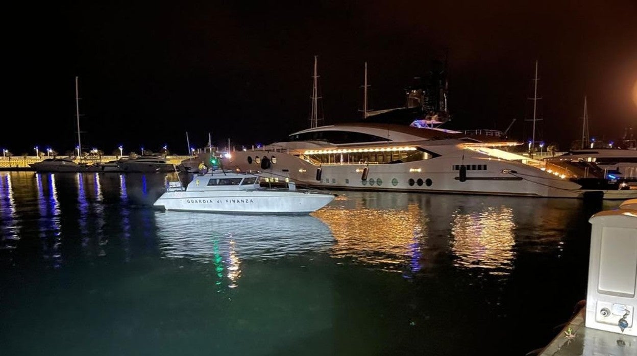 El Lady M, un yate valorado en 65 millones de euros, estaba amarrado en el puerto de Imperia, en la región de Liguria, al noroeste de Italia, y ha sido incautado a Alexei Mordashov, presidente del gigante siderúrgico Severstal