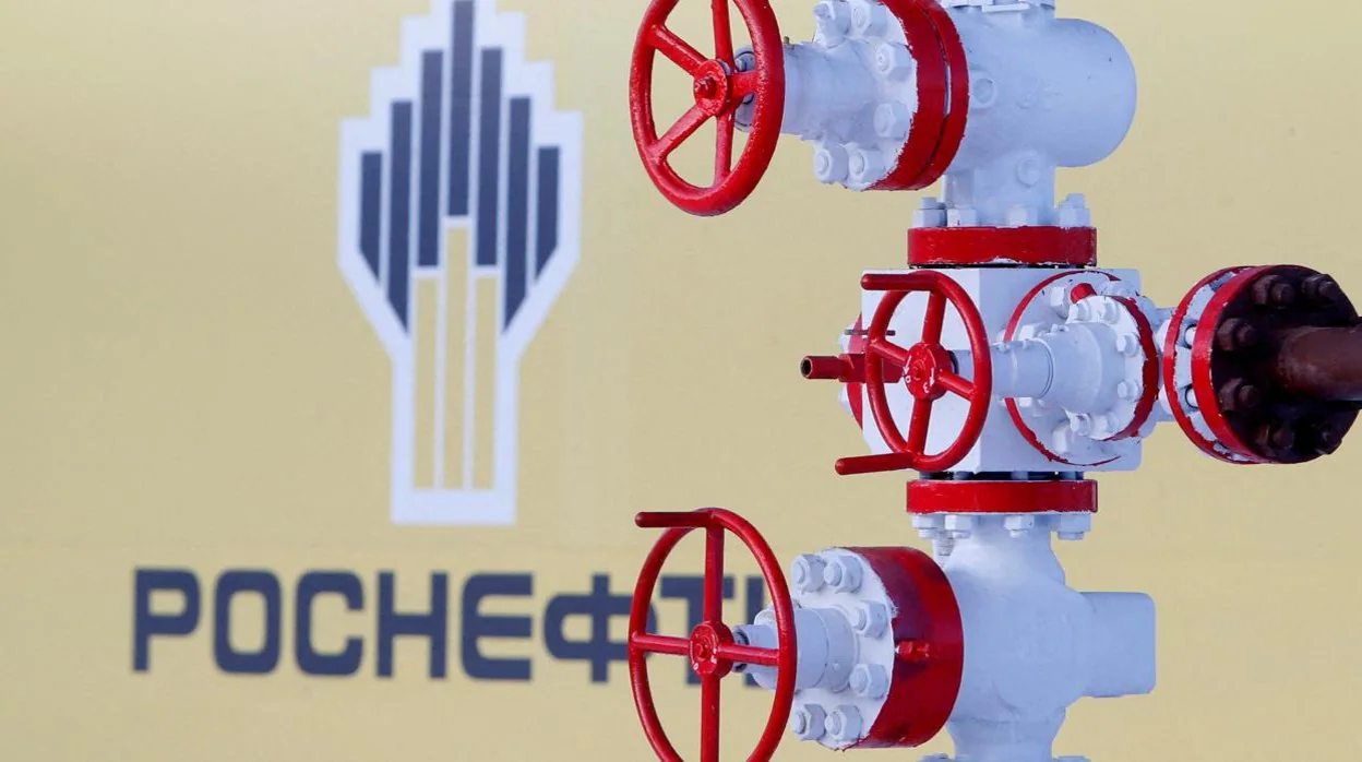 El logotipo de la compañía petrolera estatal rusa Rosneft