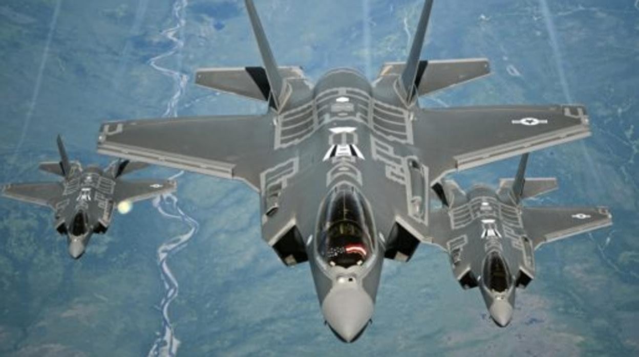 Tres aviones F-35 de la fuerza aérea estadounidense