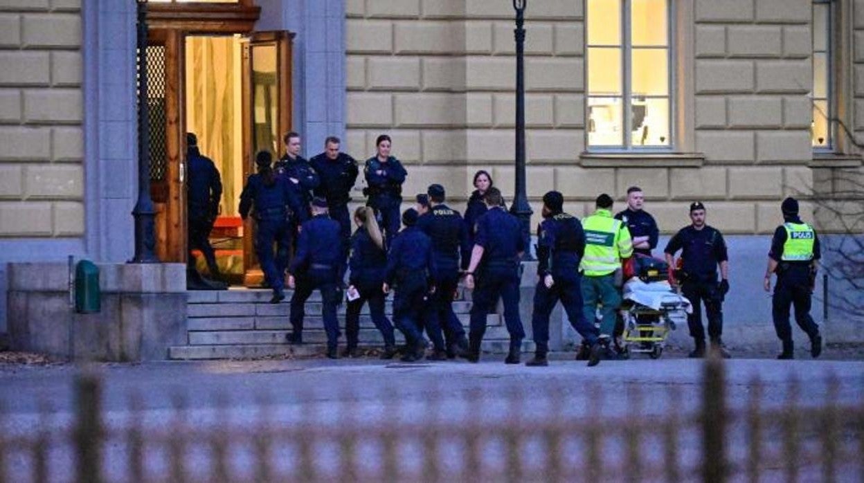 La Policía sueca, a las puertas del centro docente