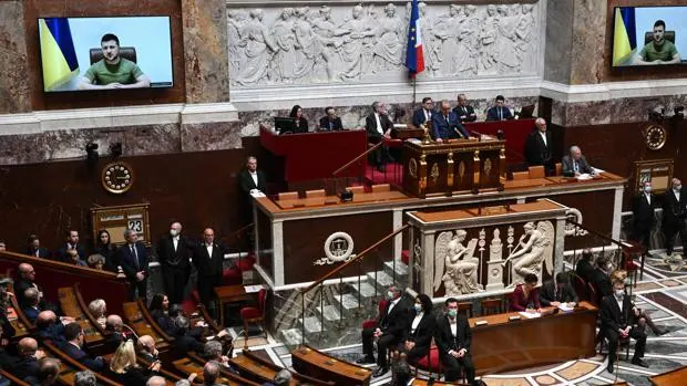 Zelenski, en el Parlamento francés: «En Ucrania se juega el destino de la libertad de Europa»