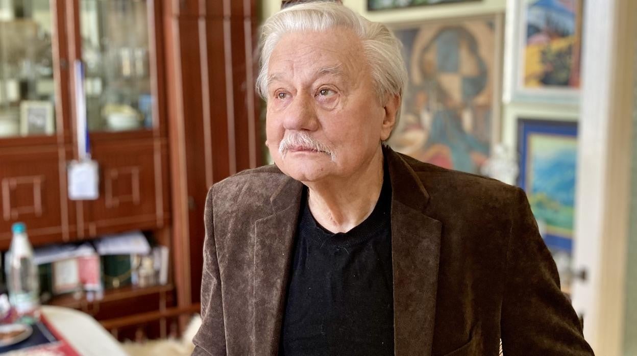 En 1992, fue galardonado con el Premio Shevchenko, el más prestigioso galardón de literatura ucraniana