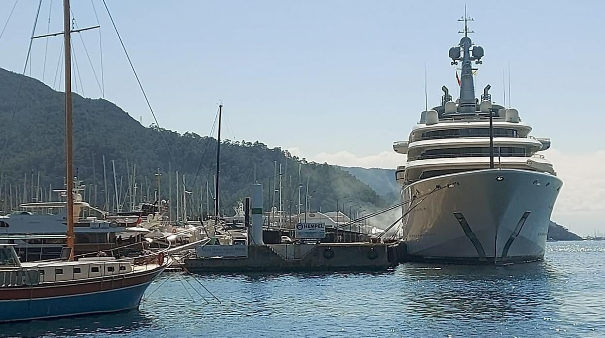 El yate de lujo «Eclipse», de Roman Abramovich, atracado en Marmaris