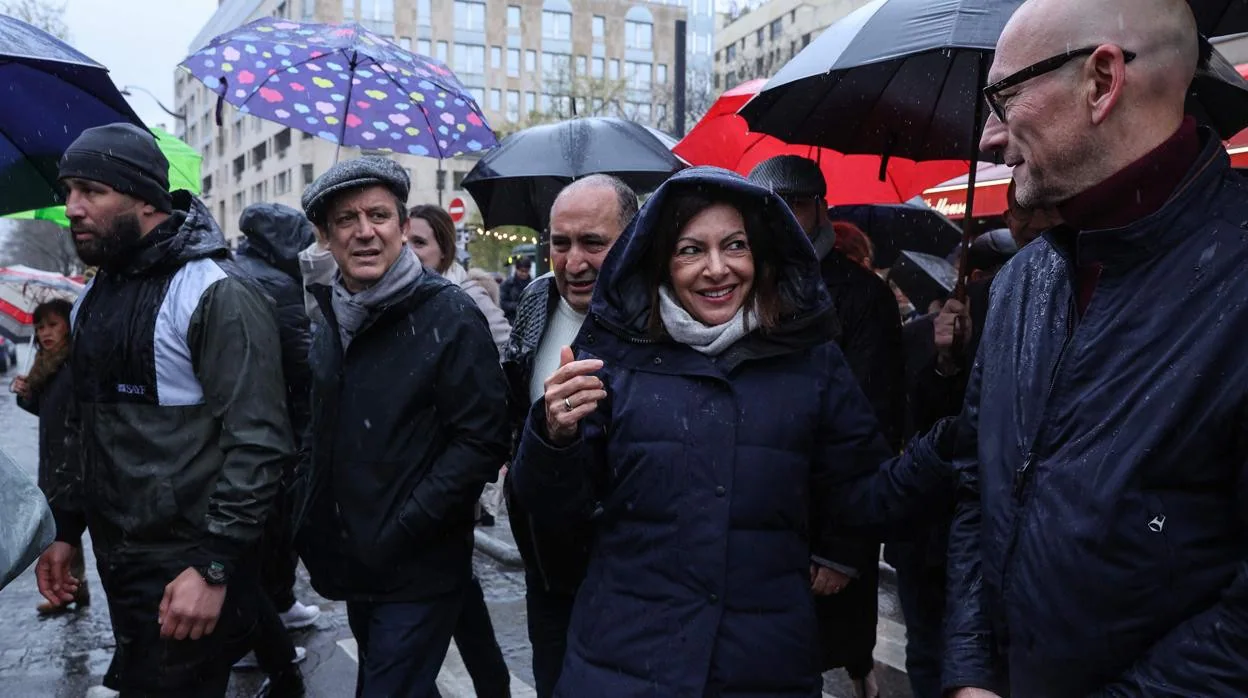 La alcaldesa de París y candidata presidencial del Partido Socialista Francés (PS), Anne Hidalgo