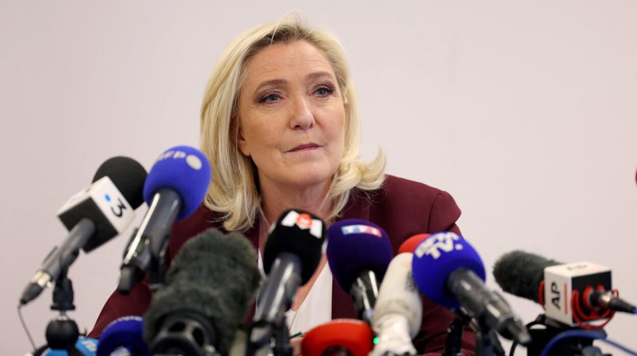 La candidata Marine Le Pen, este martes durante la rueda de prensa