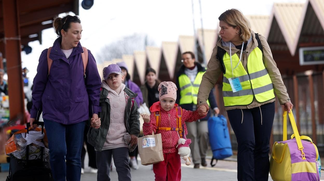 Refugiados ucranianos en la estación de Przemysl, en Polonia