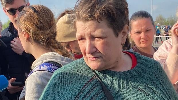 Llegan a Zaporiyia los primeros evacuados de Azovstal: «Los rusos nos decían que Ucrania había desaparecido»