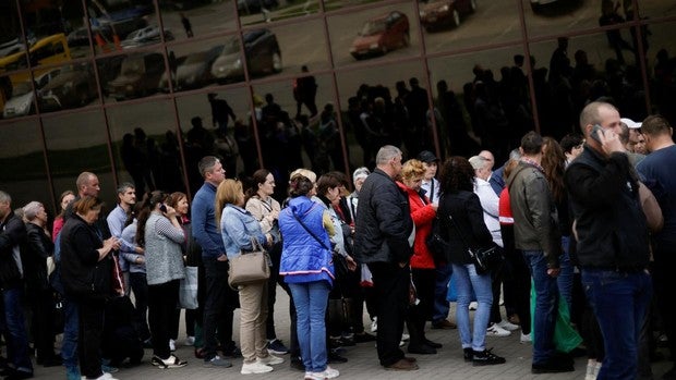 Los evacuados de Azovstal: «Sacad de ahí a nuestros chicos, no tienen opciones de sobrevivir»