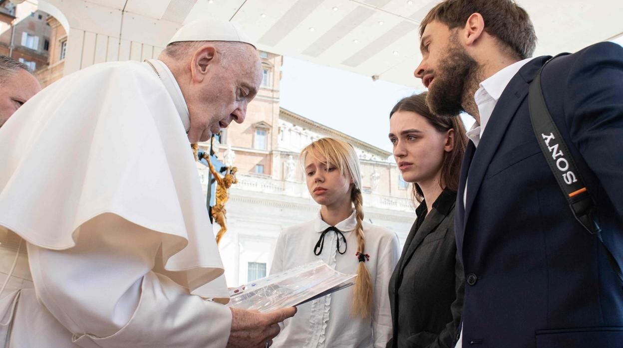 Encuentro del Papa con las esposas del Regimiento Azov, en el Vaticano