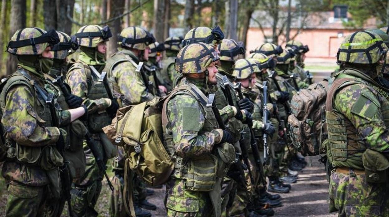 Moscú anuncia la apertura de una docena de bases en la frontera con Finlandia