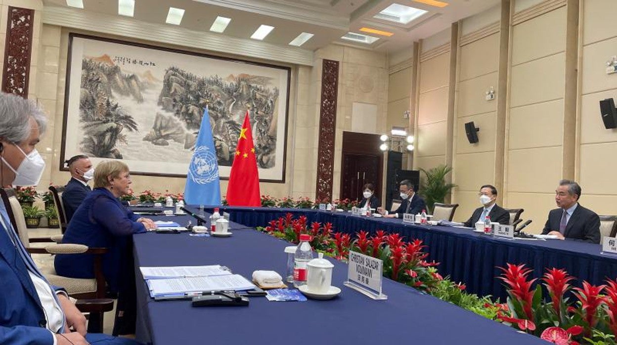 Michelle Bachelet en su encuentro con Wang Yi in Guangzhou este martes