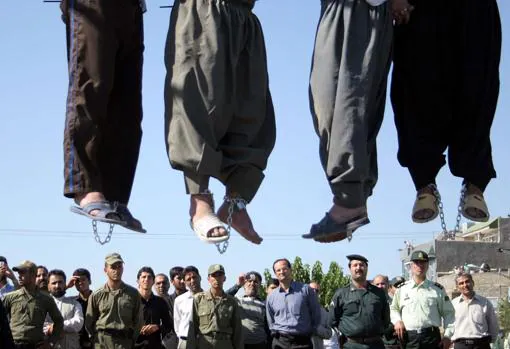 Un grupo de personas ejecutadas en Irán por ahorcamiento