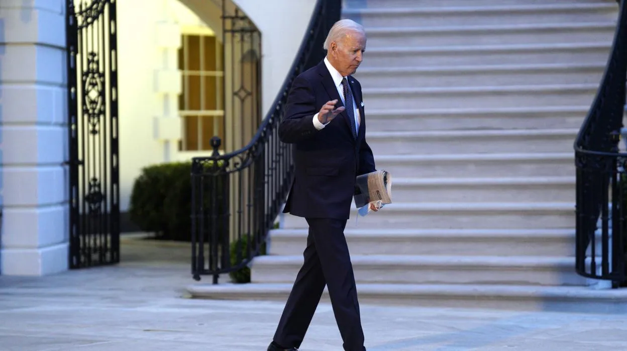 Joe Biden, saliendo de la Casa Blanca.