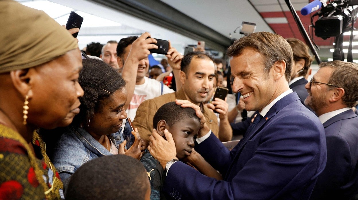 Emmanuel Macron en un acto enClichy-sous-Bois, un suburbio de París, el pasado 8 de junio
