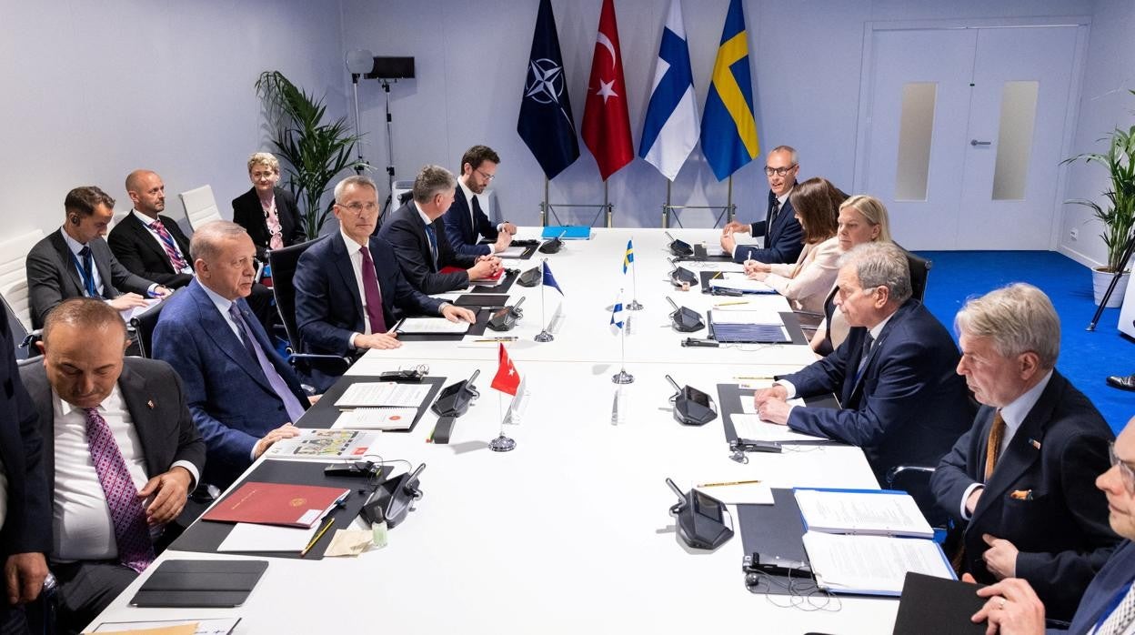 Reunión en Madrid del presidente turco, Tayyip Erdogan, con la primera ministra sueca, Magdalena Andersson, y el presidente finlandés, Sauli Niinisto