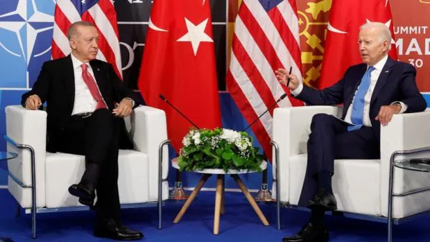 Biden premia a Erdogan por facilitar el ingreso de los nórdicos a la OTAN