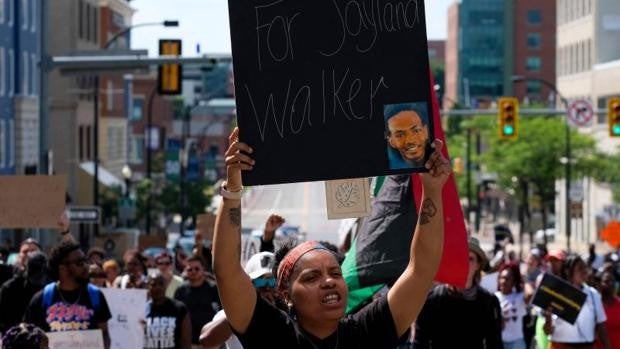 Protestas en EE.UU. tras la divulgación del vídeo de un afroamericano acribillado a tiros por la Policía de Ohio