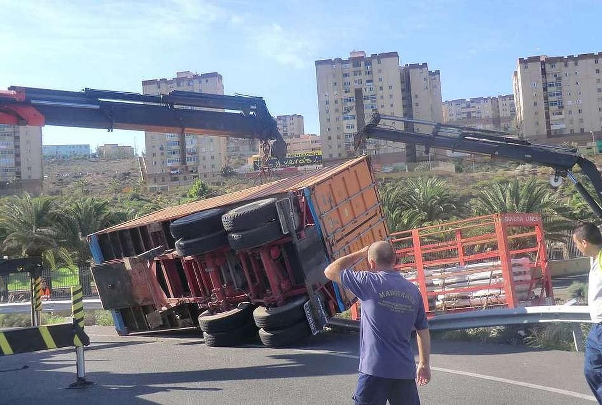 Un accidente en Jinámar cerca de las viviendas sociales