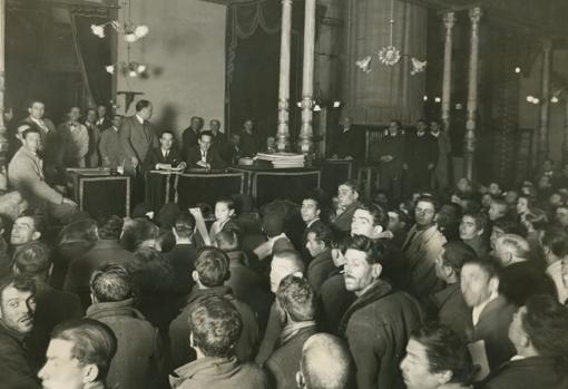 El salón de la Casa de la Moneda, en el momento de comenzar el Sorteo de la Lotería de Navidad, de 1931