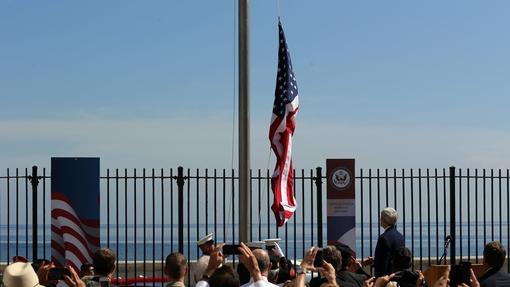 John Kerry en la embajada americana en Cuba