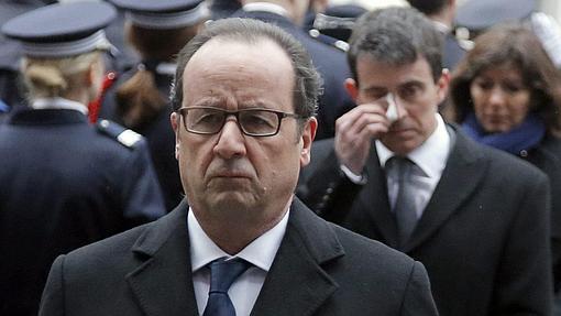 El presidente francés, François Hollande, desconsolado tras el ataque terrorista