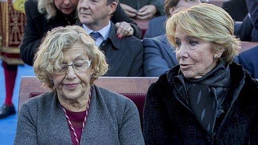 Esperanza Aguirre junto a Manuela Carmena en la Misa de la Almudena