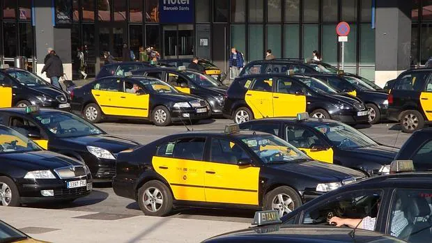 No reclamar el IVA deducible en los viajes de taxi para empresa hace perder a las compañías una media de 400 euros por trabajador