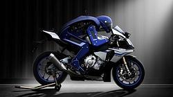 Motobot a los mandos de la Yamaha YZF R1