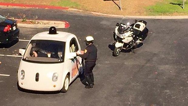 El Google car, multado por lento