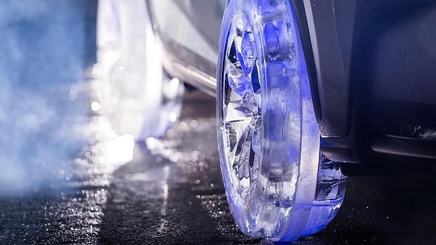 Vídeo: Este Lexus calza neumáticos ¡de hielo!
