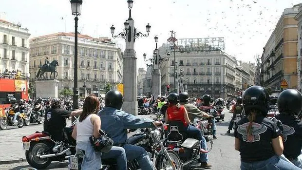 Concentración de Harleys en la Puerta del Sol