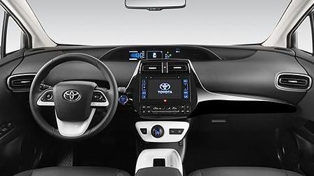 En el salpicadero del nuevo Prius tan sólo desentonan unos plásticos blancos