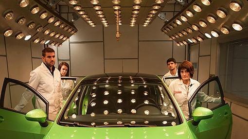 El coche se calienta hasta 60º para comprobar si huele bien