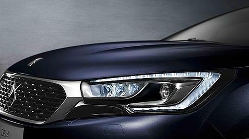 Los faros DS LED Vision iluminan el frontal del DS4 Opera Blue