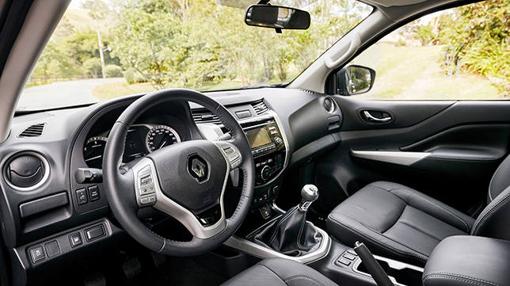 El salpicadero del Alaskan no tiene nada que envidiar a cualquier berlina de Renault