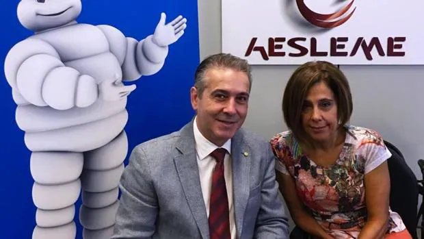 Félix Sanchidrián, director de Comunicación y RSC de Michelin España Portugal, y la directora general de Aesleme, Mar Cogollos