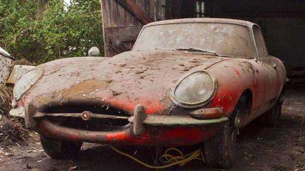 Encuentran un Jaguar deportivo oculto en un granero durante 40 años