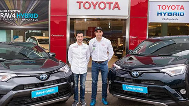 Nani Roma y Alex Haro con sus nuevo Toyota RAV4 hybrid