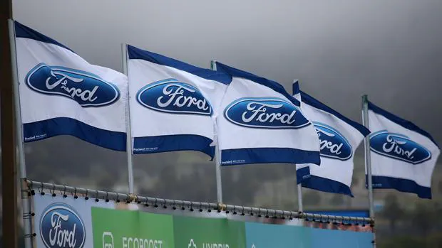 Banderas de Ford en Colma, California